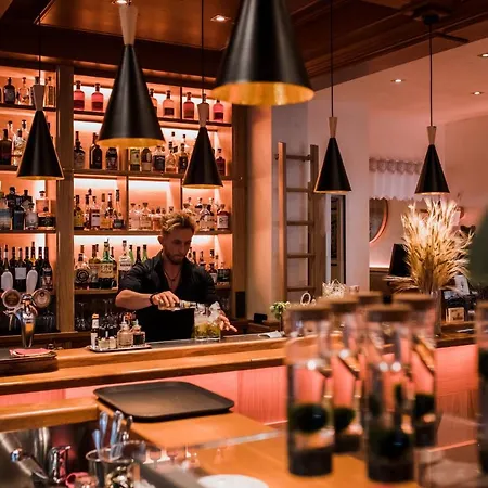 Moderno Restaurant Hotel
