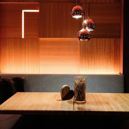 Moderno Restaurant 세리나