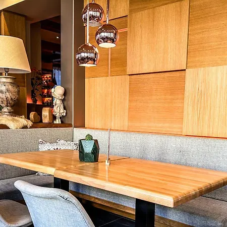 Moderno Restaurant 3*